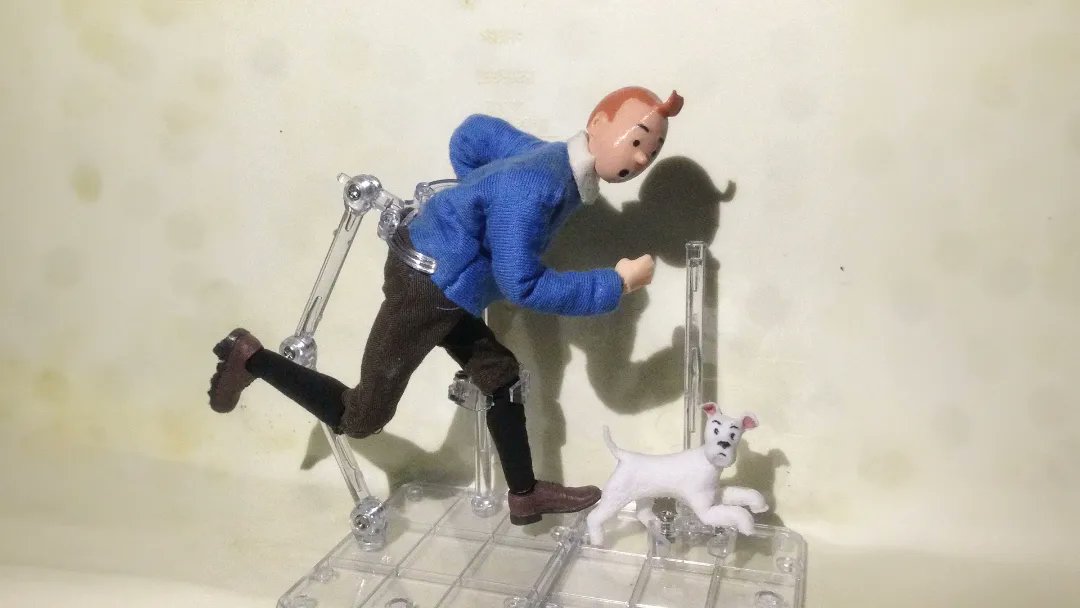 reeskick's tweet photo. Bikin shot ikonik posternya Tintin dari mainan hasil 3D print &amp; pakaiannya yg masih jahit tangan. Retouch dengan Photoshop. https://t.co/BqErUQ8uCJ