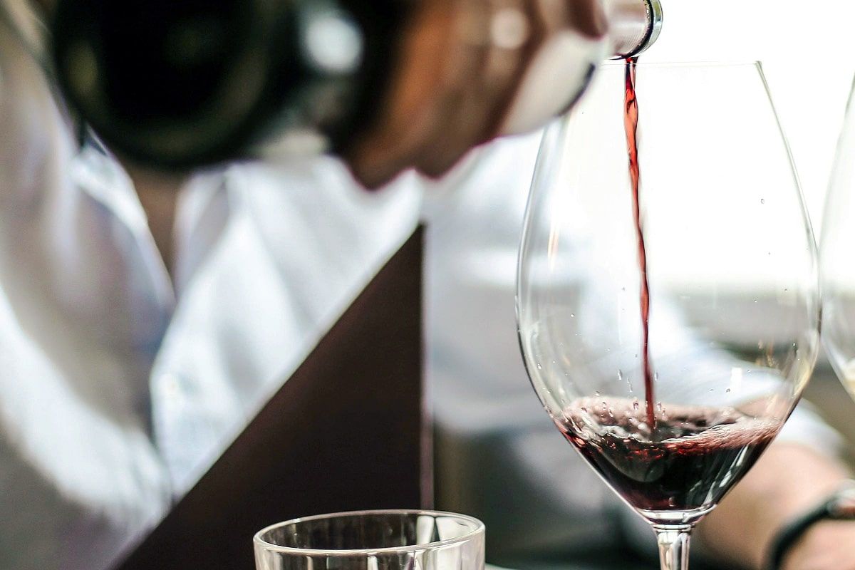 taystasomm's tweet photo. Vill du bli en expert på Ripasso? Då är denna artikel för dig! I vår senaste artikel listar vi fem riktigt goda Ripasso-viner som finns i Systembolagets sortiment.

Vad är då Ripasso? Jo, Ripasso är en metod för att göra vin som kommer från Italien. https://t.co/KtDNbSQR41