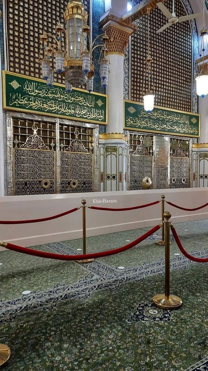 "صلى عليكَ اللهُ في ملكوته
ما قامَ عبدٌ في الصَلاةِ وكبَّرا ﷺ"