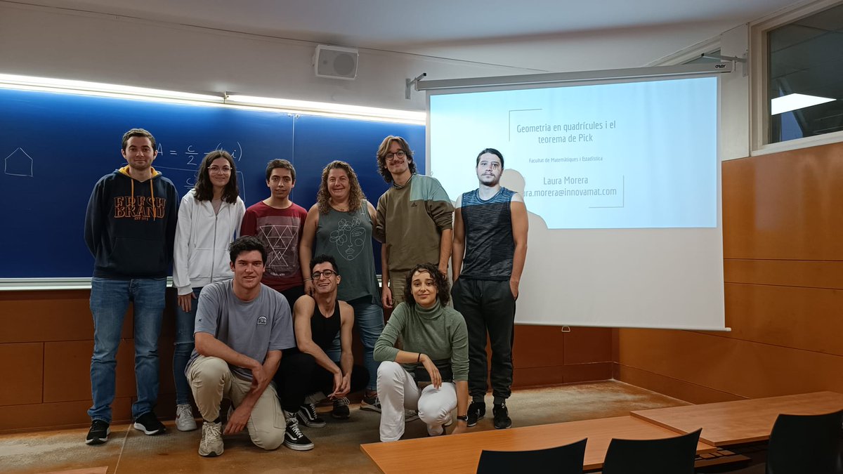 lau_morera's tweet photo. Sempre és un plaer tornar a la @FME_UPC, però molt més per venir a fer una sessió de didàctica de les matemàtiques als alumnes de 4t! Moltes gràcies per haver-me donat tant joc a classe mentre descobríem el Teorema de Pick! #descobertatambéalauniversitat https://t.co/PRXYDbD3JN
