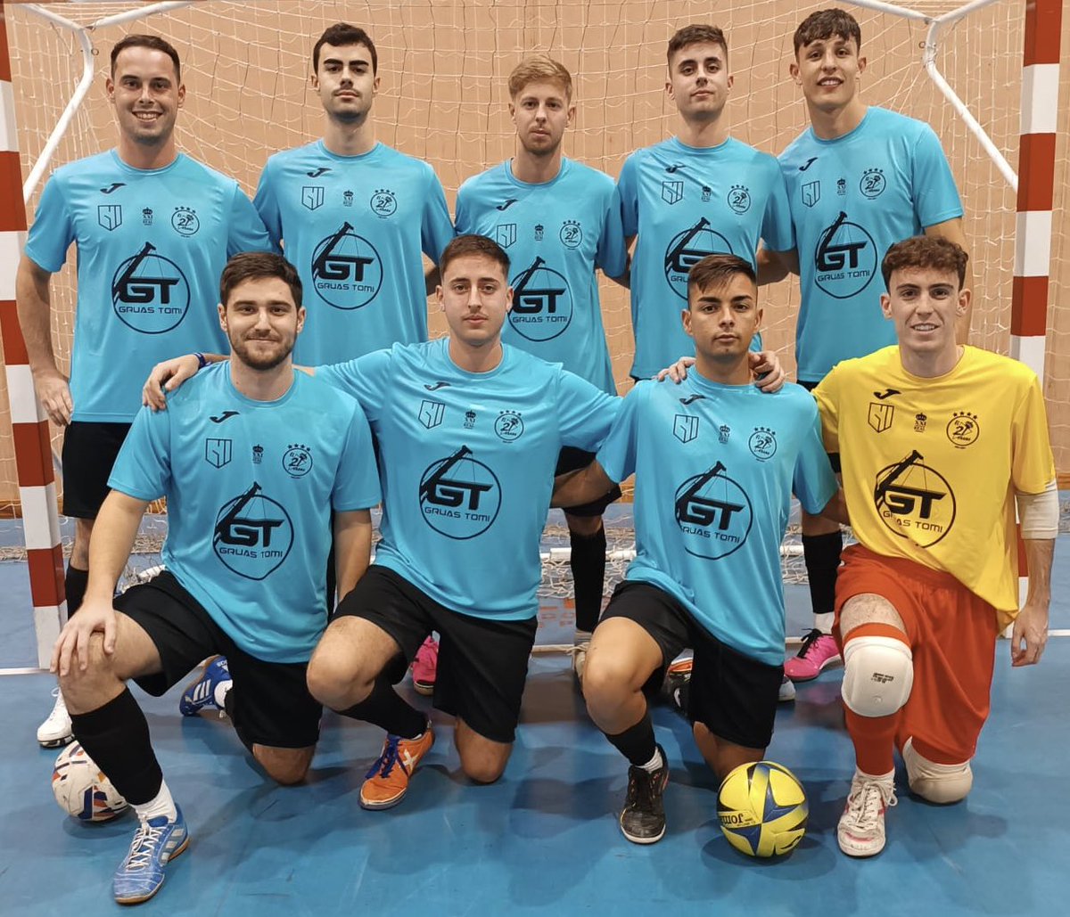 el21grana's tweet photo. En la jornada de ayer, El Veintiuno Grana Grúas Tomi F.S. estrenó las nuevas equipaciones para la temporada 2023-2024. 
En marzo del próximo año, nuestra peña cumplirá 21 años al lado del Real Murcia, años en los que siempre ha contado con el apoyo de @Gruastomi https://t.co/WAzl72fRvA
