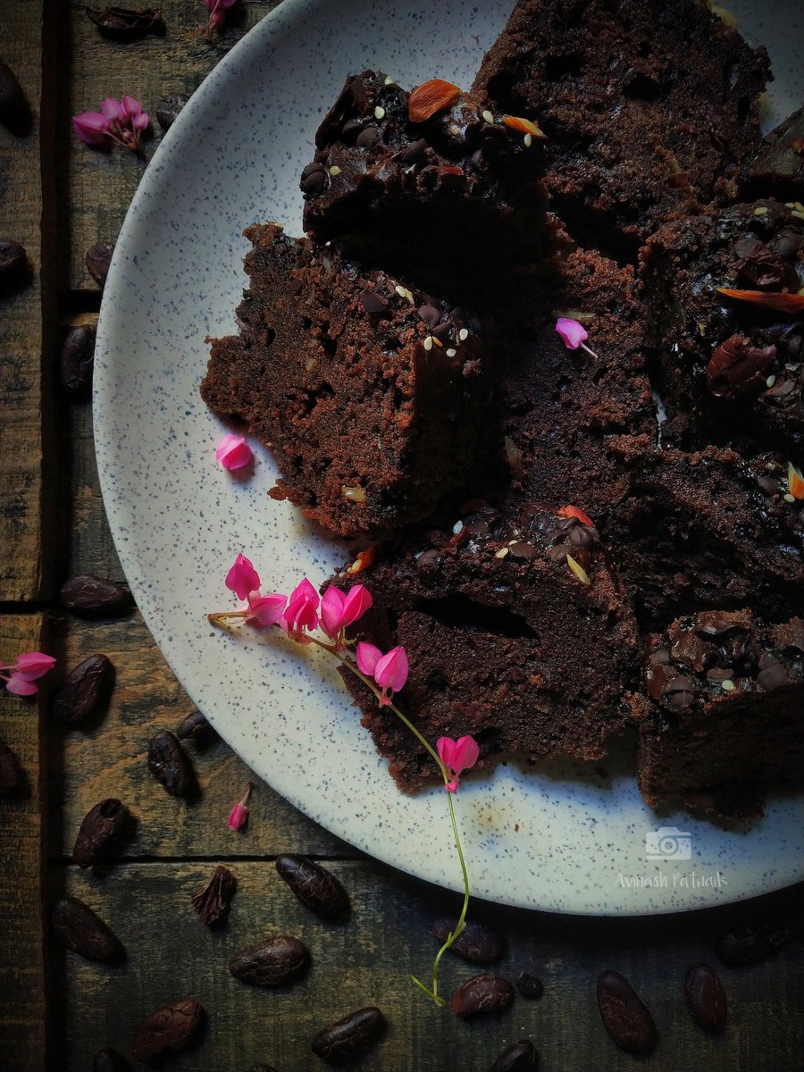 Detailed recipe of eggless sugar free chocolate brownie cake ... Click on the link below

instagram.com/p/CzvFi9_v0_Y/…

#cake #baking #brownie #chocolatecake