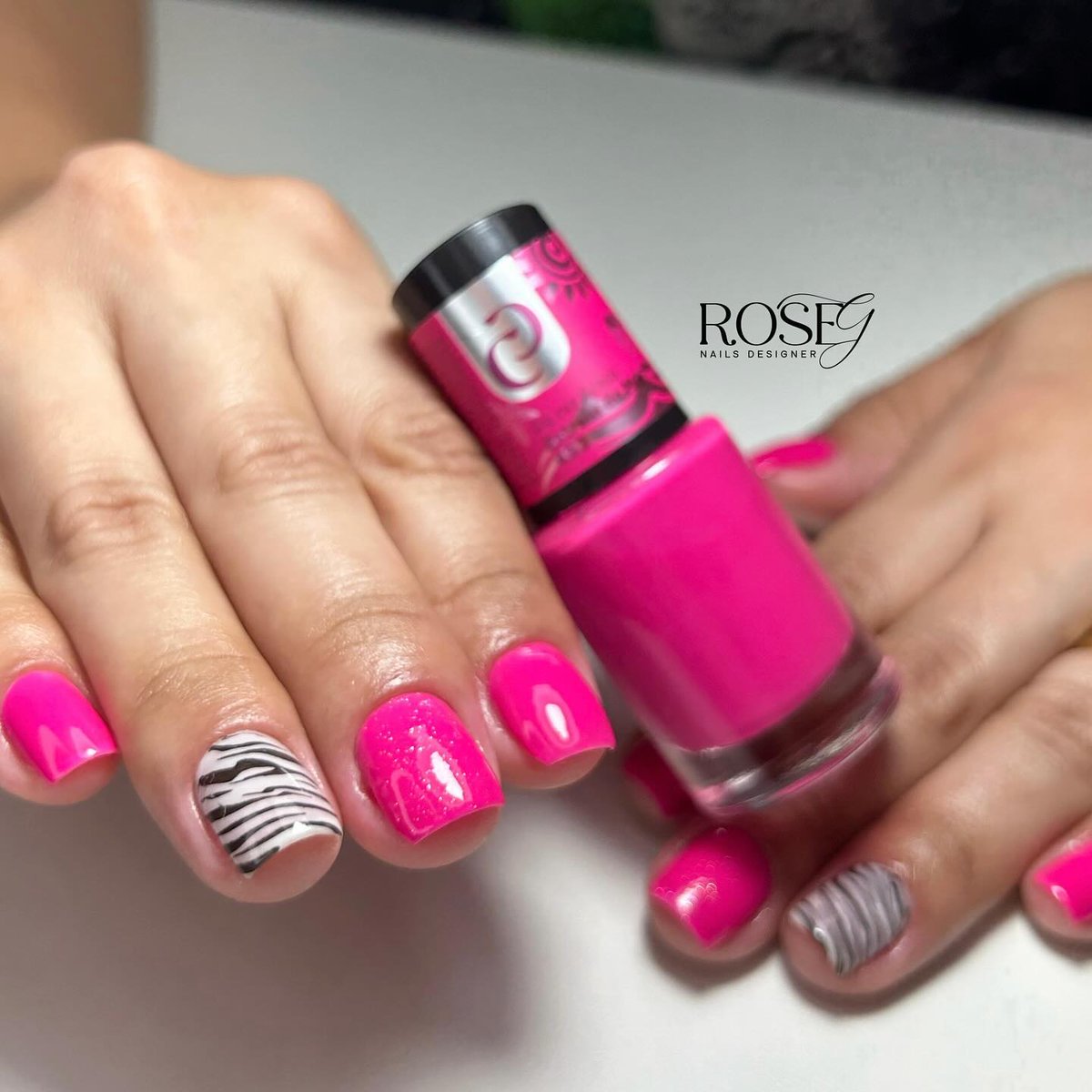 coraoficialbr's tweet photo. 📷 de @rose.guimaraesnails: Oiê! 😍
Apaixonada por essa coleção nova da @coraoficialbr 
.
.
Esmalte que usei:
Estrela do mar - @coraoficialbr 
.
.
Gostou? Ficou liiinda né?! 😍🥰
.
.
.
.
.
. https://t.co/HvbEC9WPHB