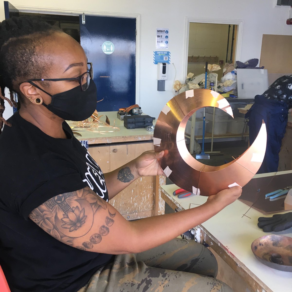 LondonSculpture's tweet image. Join us next week for four fabulously creative days in our workshop, to explore the possibilities of sheet copper sculpture. Previous participants have made such an amazing array of sculptures! 

shorturl.at/fADER #workshop #sheetcopper #creatives #art #studio