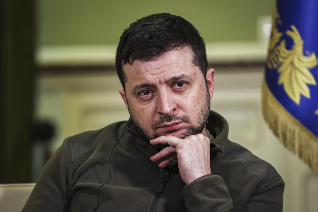 Alex_Oloyede2's tweet photo. ‼️Breaking: 

🇺🇦 Possible Coup in Ukraine

According to Zelensky, Russia is attempting to orchestrate a coup in Kiev. The Ukrainian dictator stressed that it's not safe anymore in the country and the west seems to have turned it's back.

Ukrainian "intelligence" claims that in the coming days, the Kremlin plans to create chaos in the country aimed at overthrowing Zelensky.