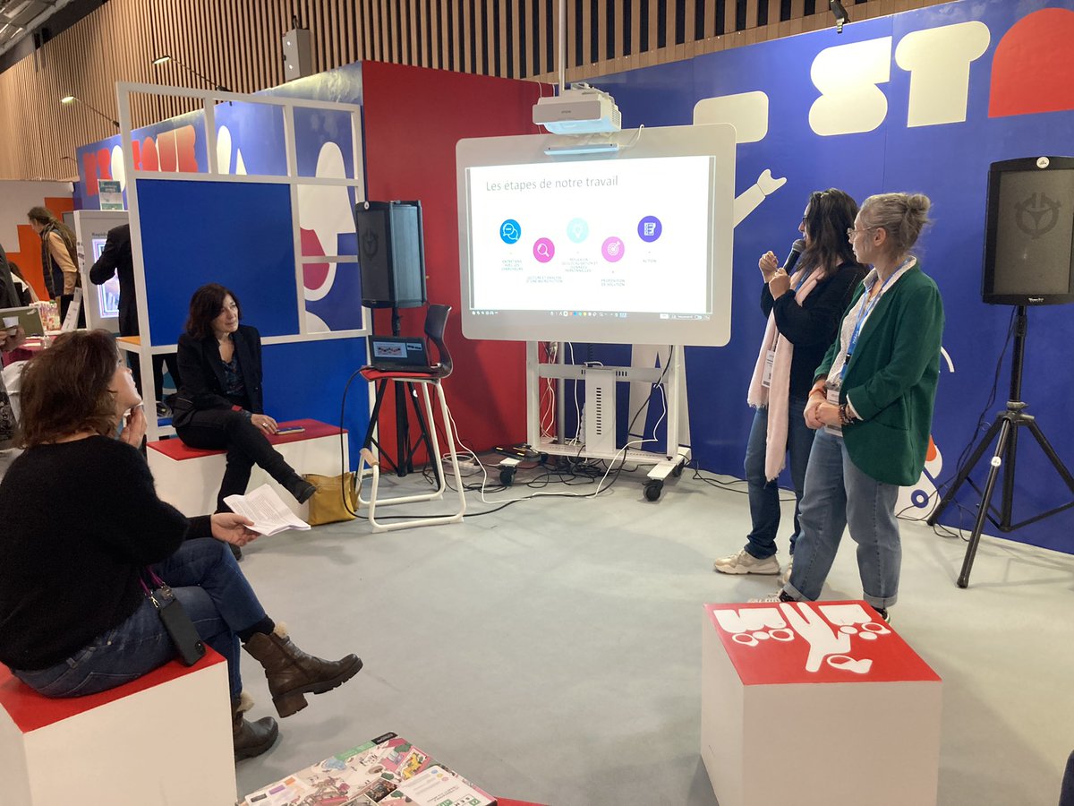 « Numérique et compétences émotionnelles »
Sur le stand <a href="/RAIledeFrance/">Région académique Île-de-France</a> #EducatechExpo, présentation GTnum #FeelNum par <a href="/sophiejehel/">Sophie Jehel</a> <a href="/cemti_paris8/">CEMTI</a> <a href="/Trehondart/">Tréhondart</a> <a href="/Crem_UL/">Centre de recherche sur les médiations</a> et les enseignantes du   <a href="/CollegeLBEsbly/">Collège Louis Braille - Esbly</a> Christelle Blot et Stéphanie Tur 
#privacy #educdroit #educimages #EMI