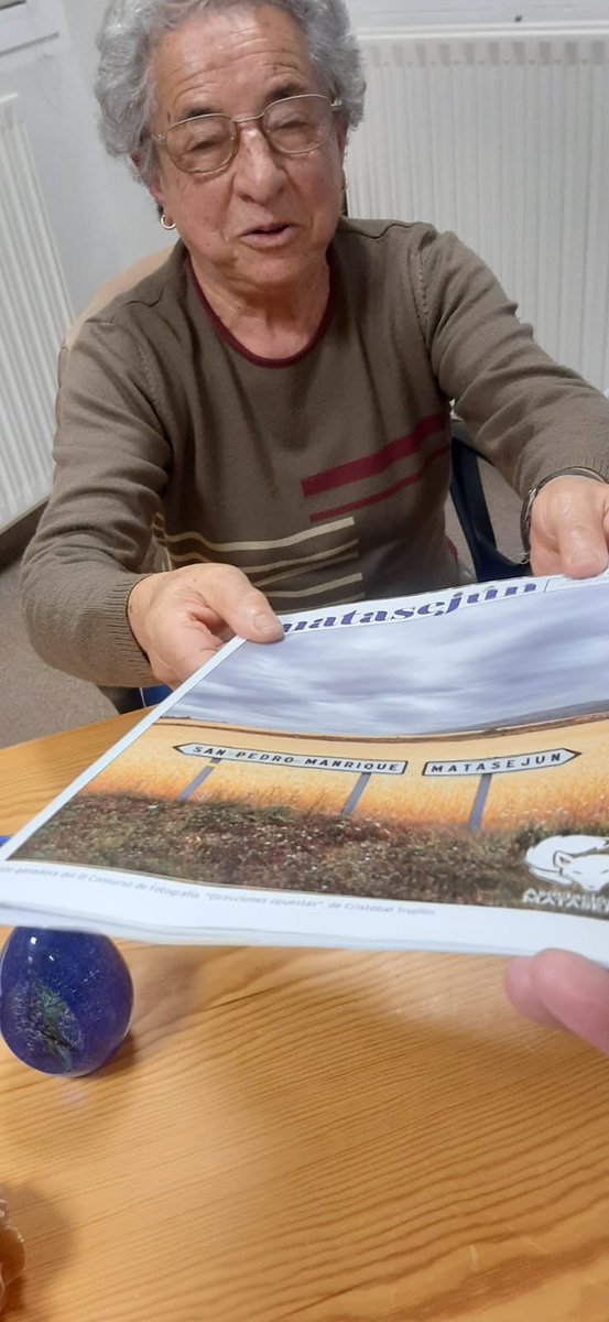 matasejun's tweet photo. Entrega de nuestra revista a Dolores, para la biblioteca de San Pedro. Gracias Mariu. @SPManrique
@Ayto_Soria @Soriaestademoda #Matasejun #SanPedroManrique #Soria #TierrasAltas https://t.co/m7pID6NBY7