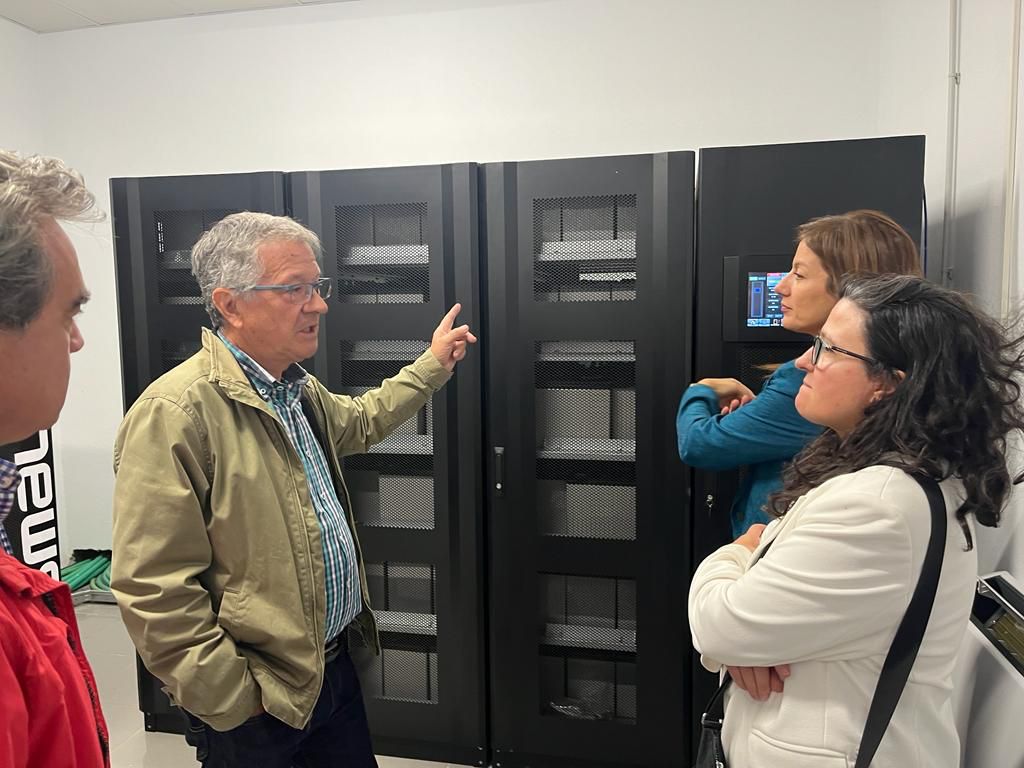 MOGuerreroPerez's tweet image. 📍He visitado el centro de #Supercomputación y #Bioinnovación. Se encarga de dar soporte e importantes recursos científicos a los #investigadores. ¡Necesitan más personal!

Es impresionante la gran labor que realizan con los pocos medios que tienen