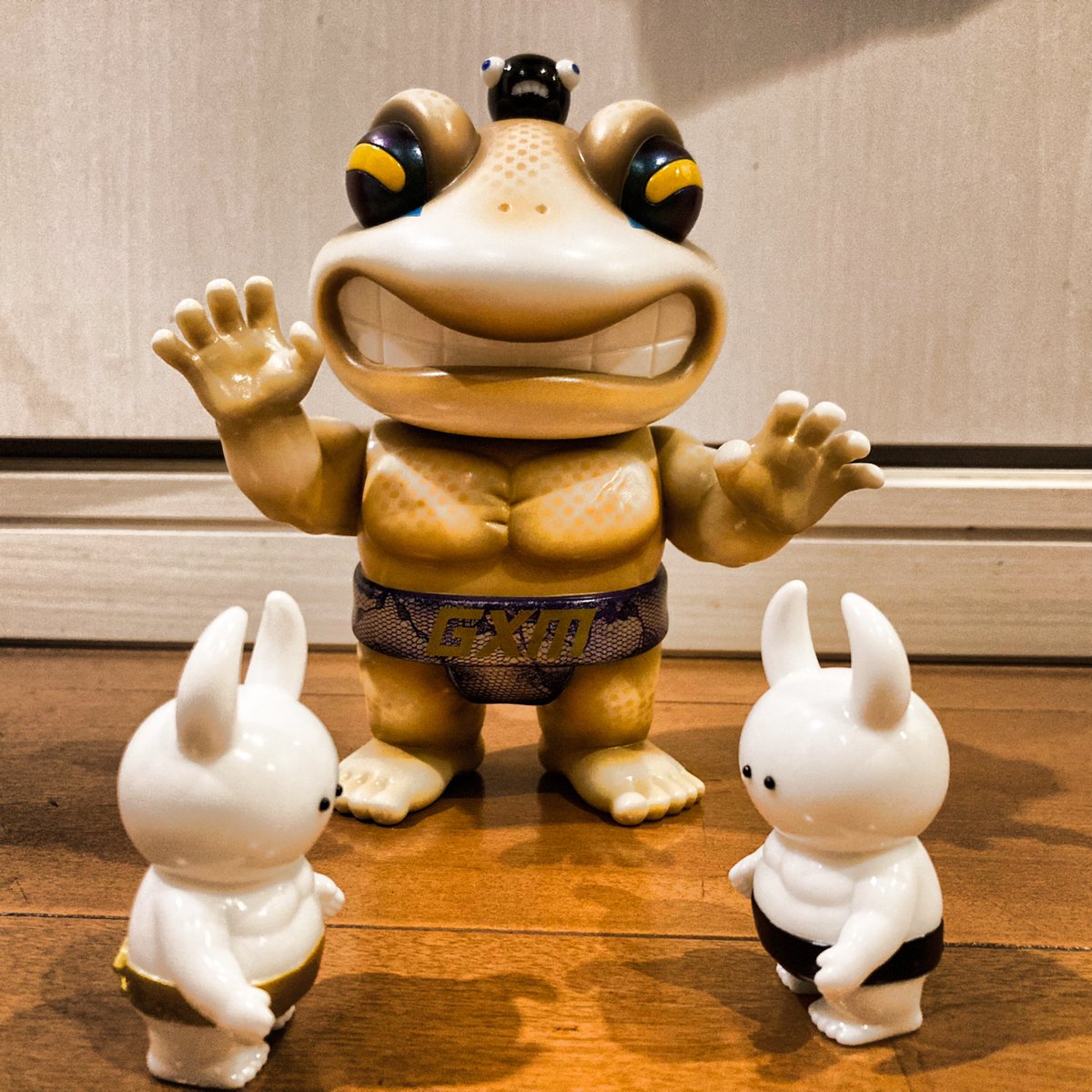 DOSUKOI!
ぶつかり稽古

#ウアモウ
#uamou
#ゴッコ堂
#goccodo
#arttoys #designertoys #vinyltoys
#toyphotogallery #resintoys #sofvi #sofubi
#sofubitoys #toyphoto #toyphotography
#toycollector #toycollection #instatoys #arttoyculture