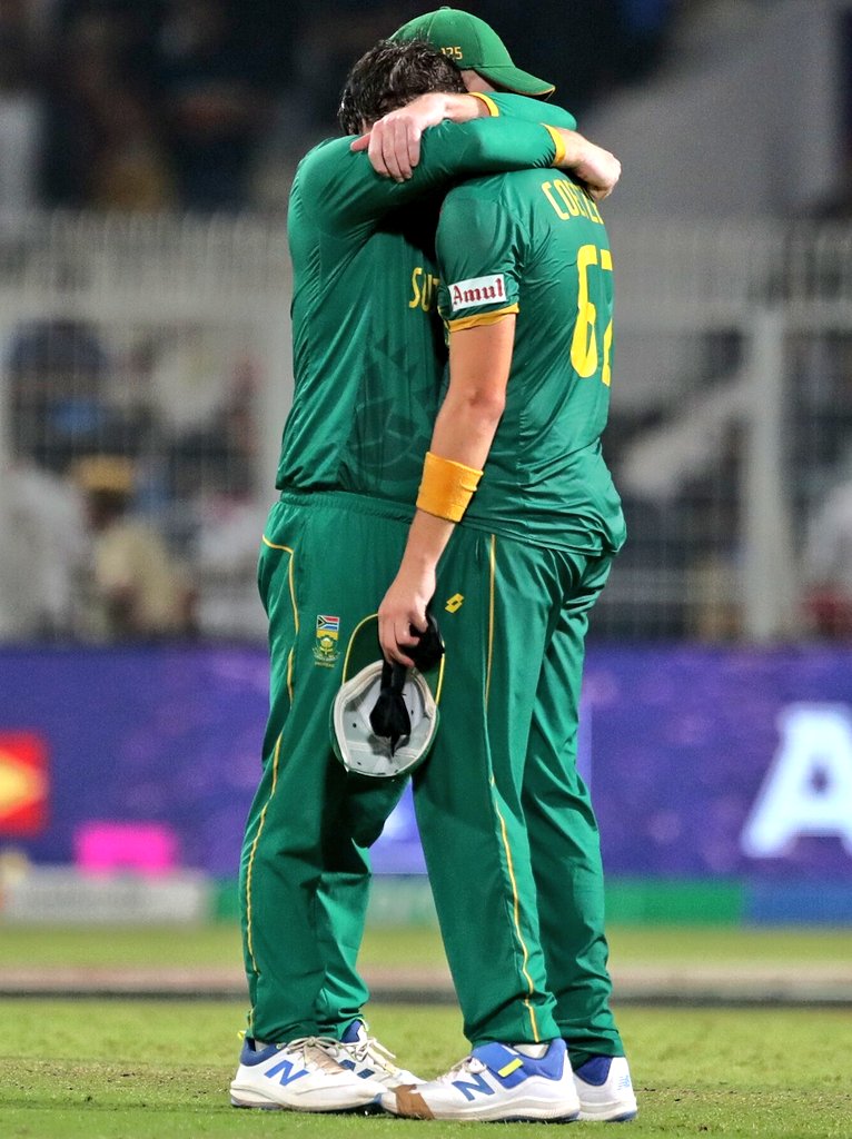kf8008's tweet photo. Emotions - Pain 😢
This is the Cricket World 🏏💫
#SAvsAUS #semifinal2
#BlackFriday #CWC23 #CWC23semifinal #ICC #AUSvsSA #Australiacricket #SouthAfricaCricket #AUSvSA https://t.co/5nzqnqWvaR