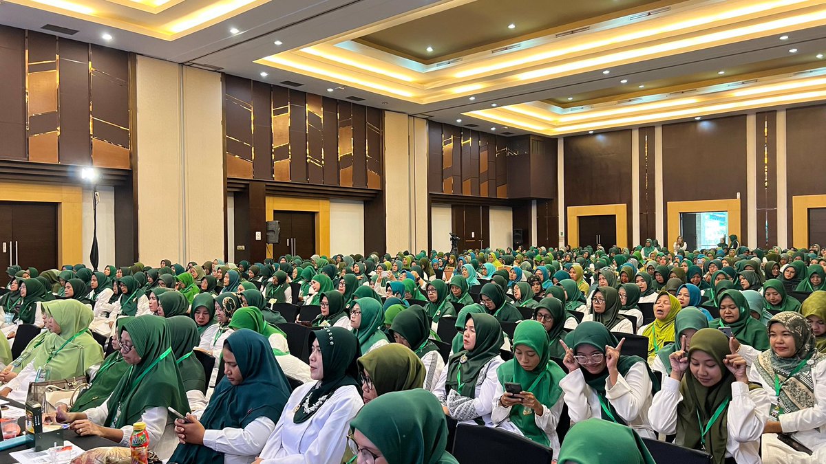 SahabatNadlifah's tweet photo. Konsolidasi Jaringan Perempuan Nahdliyin di Semarang,
Jum'at, 17 November 2023.
Insya Allah, #AniesMuhaimin2024 menang.....
#PKBMenang #SedulureMbaNad https://t.co/ZD8oVVzXLb