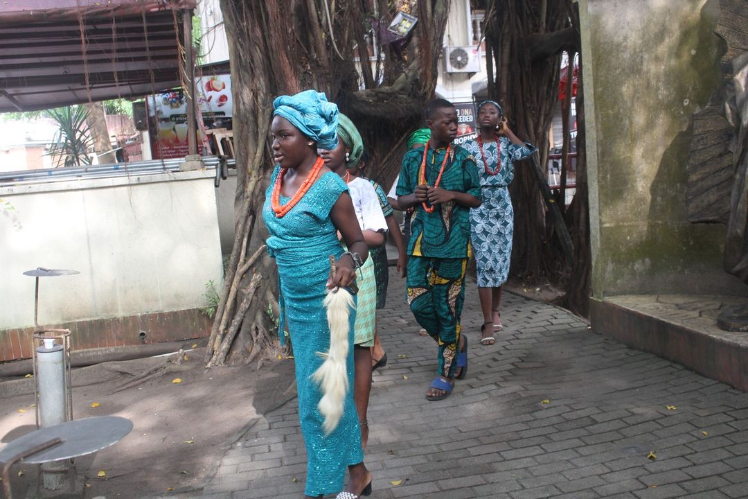 Labaf1's tweet photo. Arrival of various students & their teachers & guardians from different schools dressed in their various attires earlier this morning for today's cultural day at the Green Fest
#labaf #labaf25 #lagosbookandartfestival #cora #bookfestival #bookreview #art #artandculture https://t.co/PT4VsayDr1