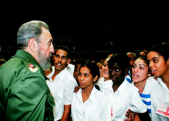 MMarreroCruz's tweet photo. #FidelPorSiempre: "Creer en los jóvenes es ver en ellos además de entusiasmo, capacidad; además de energía, responsabilidad... convicción profunda de que sobre los hombros de la juventud se pueden depositar grandes tareas". https://t.co/iZ7PHvcOvL
