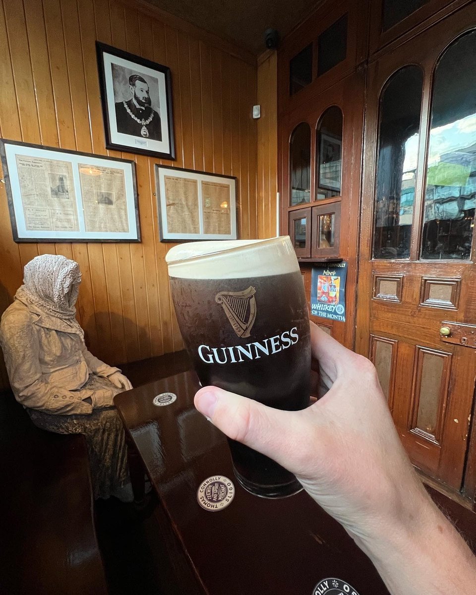 A fine aul spot to perch yourself for an hour or six at the brilliant @ThomasConnolly_ in Sligo Town 🍺

<a href="/beautifulpints/">beautiful pints</a> <a href="/PintsDrank/">Pints Drank</a>