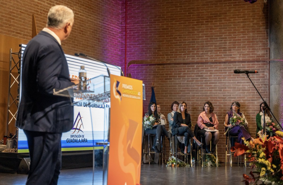 DipuEmplea tweet media