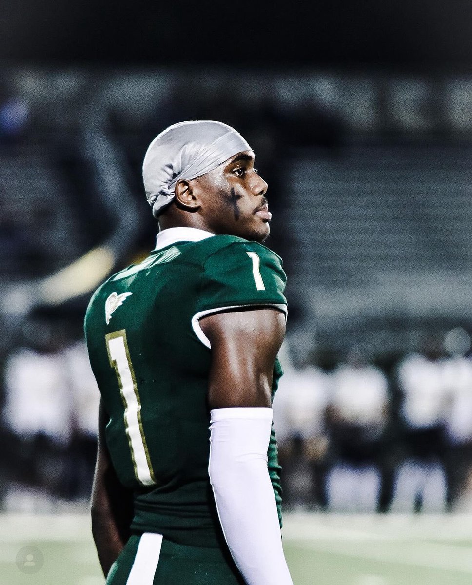 BrandiF__'s tweet photo. Round ✌🏽 tonight Kid 🖤 🕢 7:30 pm
@TheKylanFox
#senioryear
#myfavplayer
#ucfKnights https://t.co/D1A4DAFfBJ