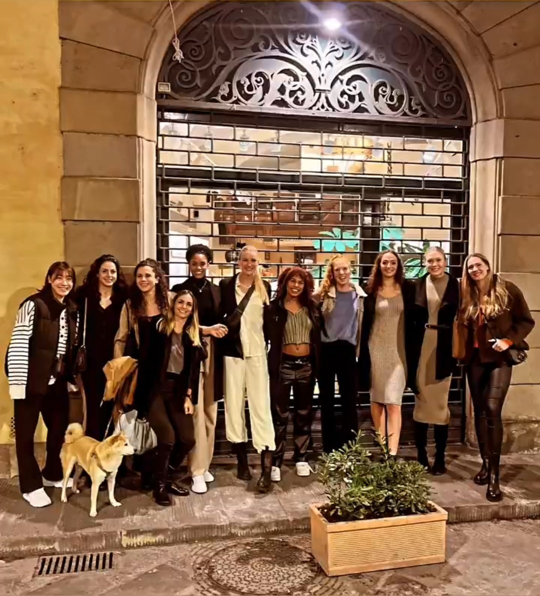 mayu and her teammates had dinner at parione on wednesday.

in lauren's interview with volleynews, she said that giulia would organize dinner for the team. i wonder if she planned this one too?

happy to see the team get along well. good luck for the match on sunday @m_ish_0514💙