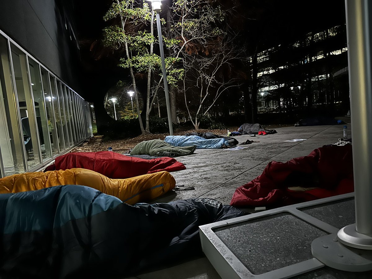 cara_rindell's tweet photo. Waking up this morning feeling very humbled. This was therapy for me last night as much as it was for helping such an amazing cause. A lot of time to self reflect. And realizing just how fortunate I am to be where I am today despite my past.  I needed this. #CHSleepOut2023 https://t.co/WGyCKGW8Sf