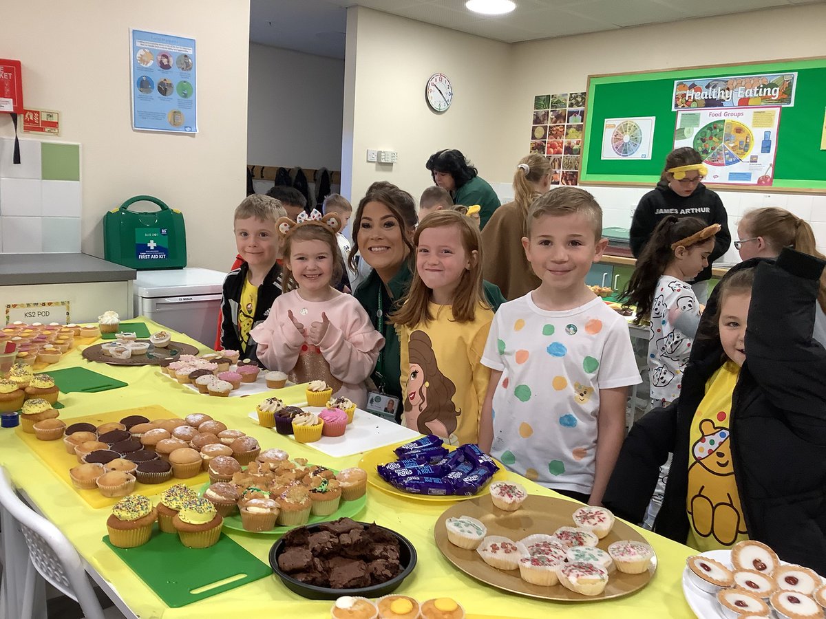 Cake sale this morning has gone well - as you can see Year 2 were chuffed to bits to come for cakes #HardwickGreenPA #HardwickPersonal <a href="/BBCCiN/">BBC Children in Need</a> <a href="/MrsThomasHGPA/">Mrs Thomas</a> <a href="/LIlesY1Hardwic1/">Ms.IlesHGPA</a> @mrcstory <a href="/MissCarr11/">Miss Carr HGPA</a>