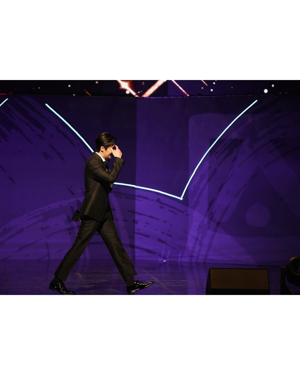 mamprelfer's tweet photo. kimseonho_staff.diary IG Update

#รูปที่ชอบ

ภาพถ่ายจากงาน 'Daejong Film Awards'
ที่ทุ่มให้หมดตัว
ในคืนวันศุกร์จนรูปสุดท้าย ✨️
-
ลุย ลุย !
ขอให้เป็นสุดสัปดาห์ที่มีพลังนะครับ, ทุกคน 💪
-
#김선호 #Kimseonho #김스다
#대종상영화제 #제59회대종상영화제 #대종상
#Daejong #DaejongFilmAwards