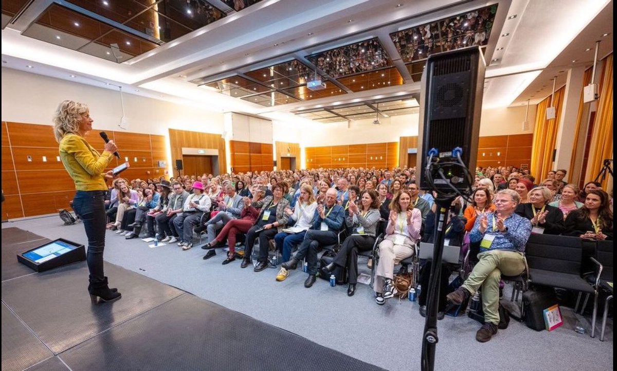 Tweede dag van het 1ste Nederlands Congres Schoolaanwezigheid in Eindhoven. Over betere schoolbasis ter preventie, ouders betrekken, maatwerk en veel meer. Met o.a. <a href="/Ingrado1/">Ingrado</a> @HetNJi <a href="/DeBerkenschutse/">De Berkenschutse</a> KNSA, Adviesraad Eigenwijsheid, SWV VO Noord-Kennemerland, Twentse Belofte.