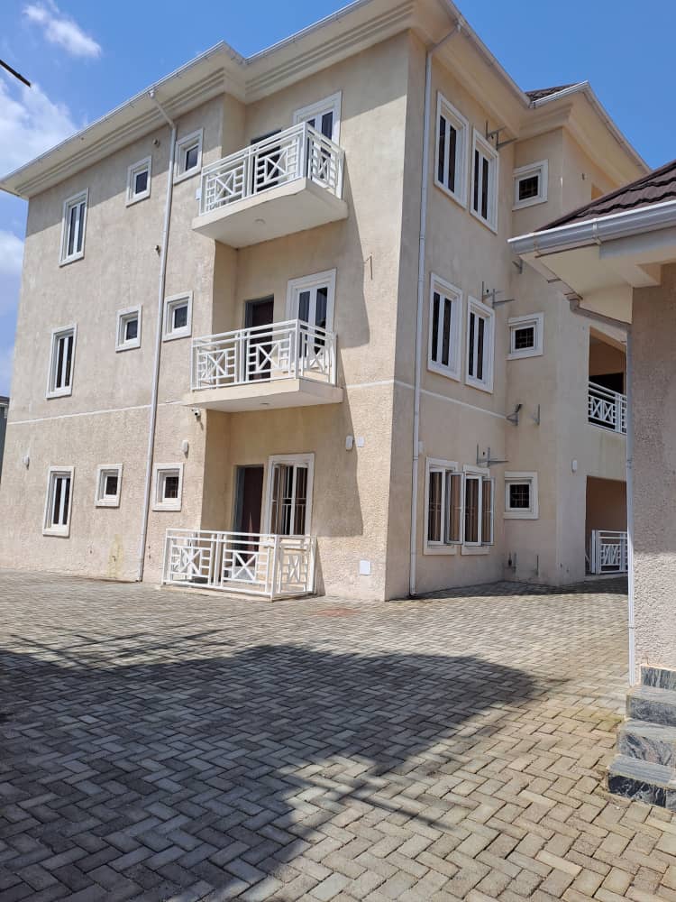 Biklins's tweet photo. @Ekitipikin Biklins Empire
Present 
3bedroom flat all in suite
Security cameras
Water heaters
Fire alarm systems
24/7 water supply
Constant electricity
Wire fence
ETC . Contact 08130735022
@Guzape ABUJA FCT
@Ekitipikin 
@Affia_Daniel https://t.co/27mSrh4K0R