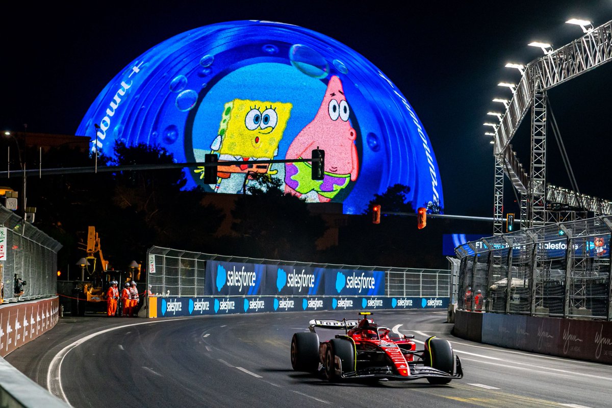 SantanderGP's tweet photo. 😲

#200Together #LasVegasGP https://t.co/qqfMwYcxGM