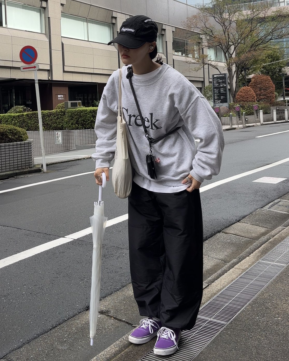 creek スウェット　Mサイズ　グレー creek スウェット（Creek スウェット Mサイズ グレー）