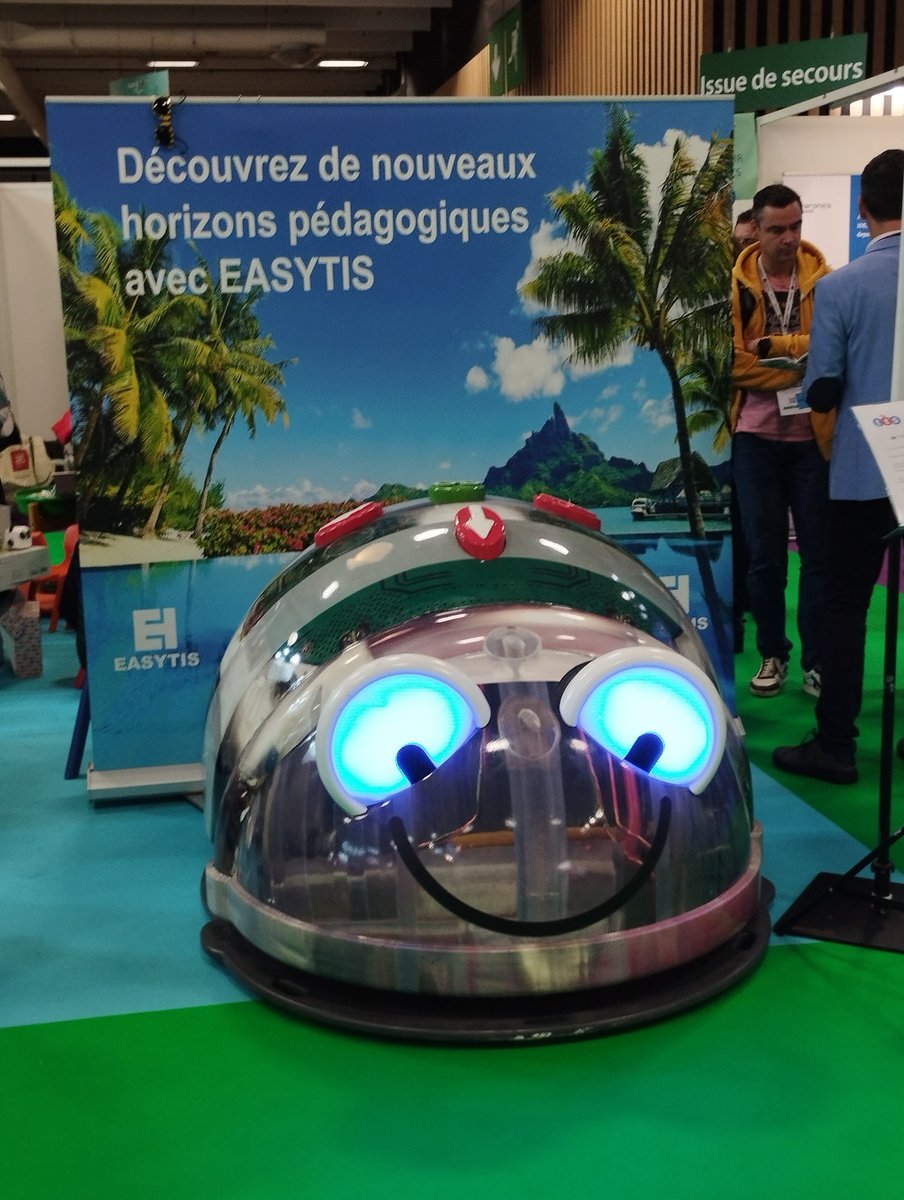 Il y avait de drôles de bébêtes à @educatechexpo ce matin @framaka