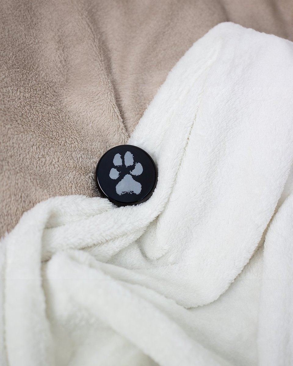 Ways to remember your pet 🌈

Did you know we also offer keepsakes to memorialise your pet?

Upon request, we can add a memory capsule to our urns which can be used to hold fur, pictures and even name tags.

Discover more: shorturl.at/aDP59