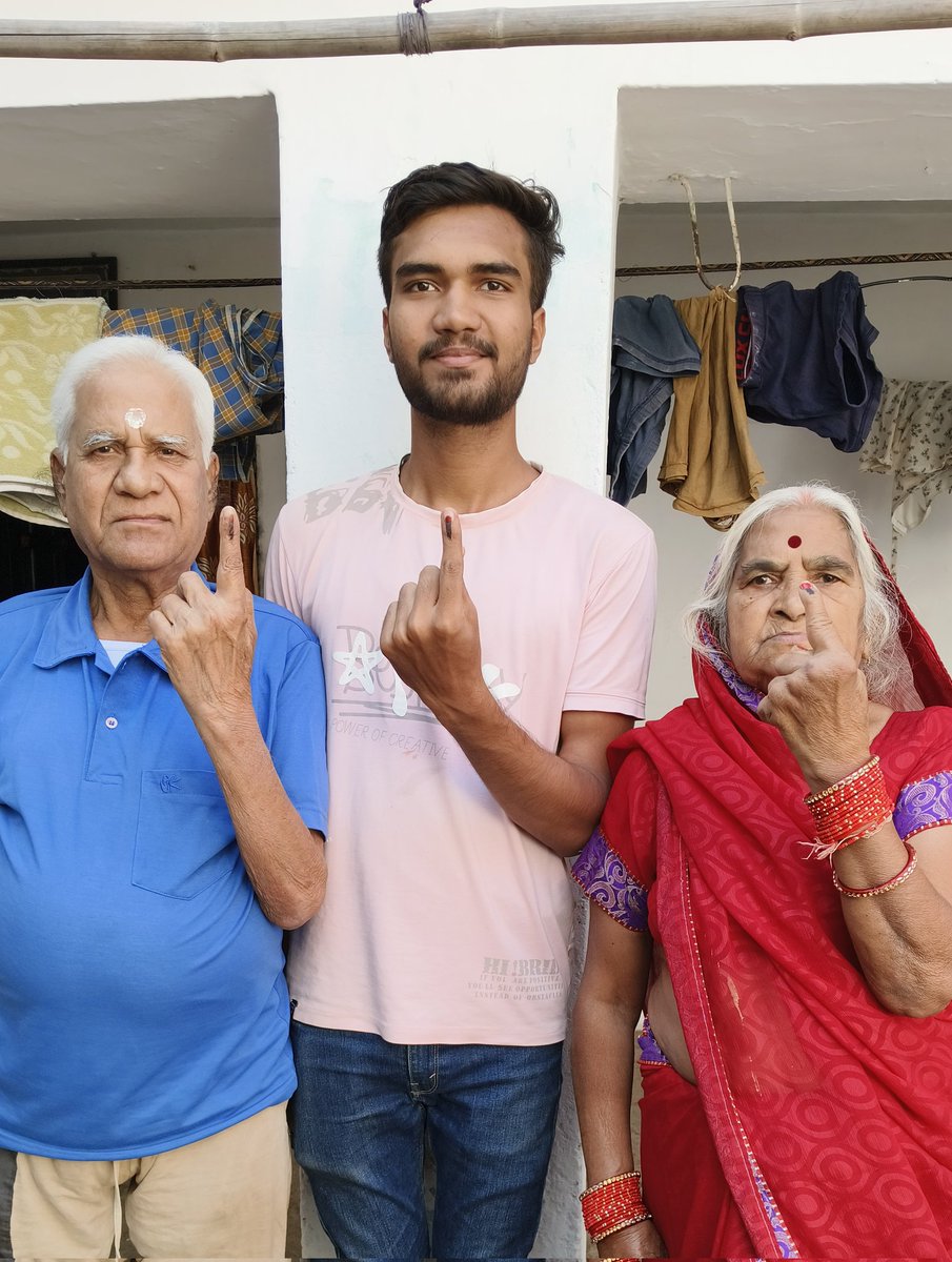 DilliwarNikhil's tweet photo. कर्तव्यों से कोई न रूठे
किसी का वोट कभी न छूटे ।।

#myvotemyidentity 
#AssemblyElections2023 
#CGElection2023

@_NSSIndia
@YASMinistry
@ianuragthakur
@ECISVEEP 
@CEOChhattisgarh
@NSSRDBhopal
@nsscsvtuCG 
@Nss_ssgi

#MyFirstVote
#OurFirstVote
#seniorcitizenvotingforNation https://t.co/C4FlgzUGVq