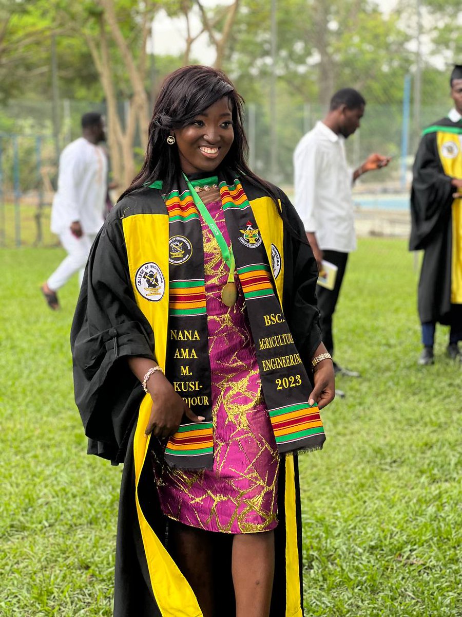 LUMIN_ATARA's tweet photo. Happy to announce that I have completed my 4 years program here in KNUST❤🤗

Your graduate is here. Congratulate me na the journey was not easy at all😭😭😂🥰. Ibi God wey do am🥰😭

#graduate #Engineering #firstclassstudent #KNUSTGraduation https://t.co/p1s4HWUgf8