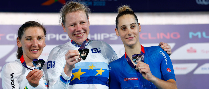 felixmattis's tweet image. One of the most likeable riders is saying goodbye to the road peloton: @mieke_kroeger spoke to me very openly about her reasons, and told me how she will still target the Paris Olympics on track and in the ITT:
radsport-news.com/sport/sportnew…