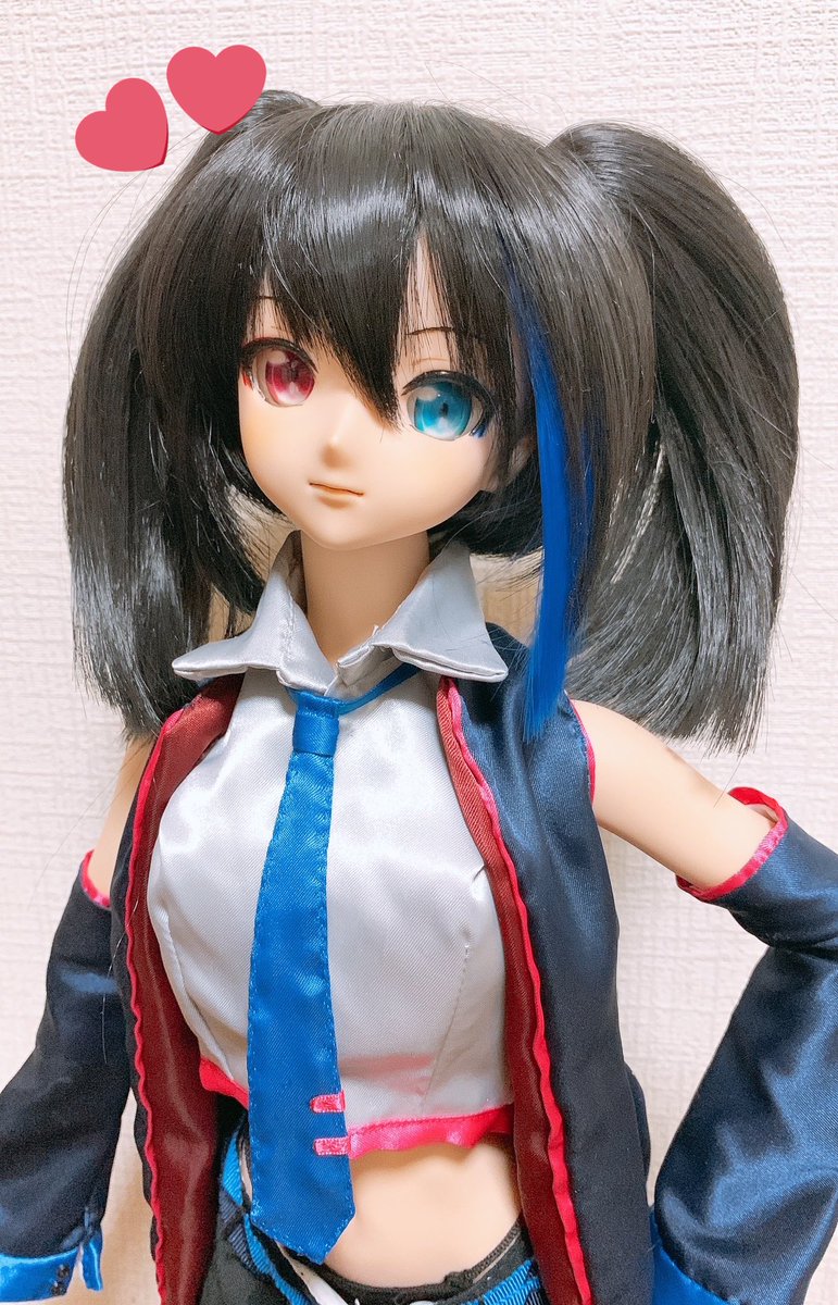 mk_leon6539's tweet photo. 我が家のドールさん達に妹(弟?)が誕生🐣

本日11月17日で、欲音ルコ15周年🎉
あんまり知られていないかもだけど、
重音テトさんの仲間(UTAU)♪

性別も年齢も身長も、いろいろと個性的なルコをよろしくお願いします(*´꒳`*)❤️💙

初めてのメイク、難しいけど楽しかった🌸 https://t.co/DNRt2oI0jI