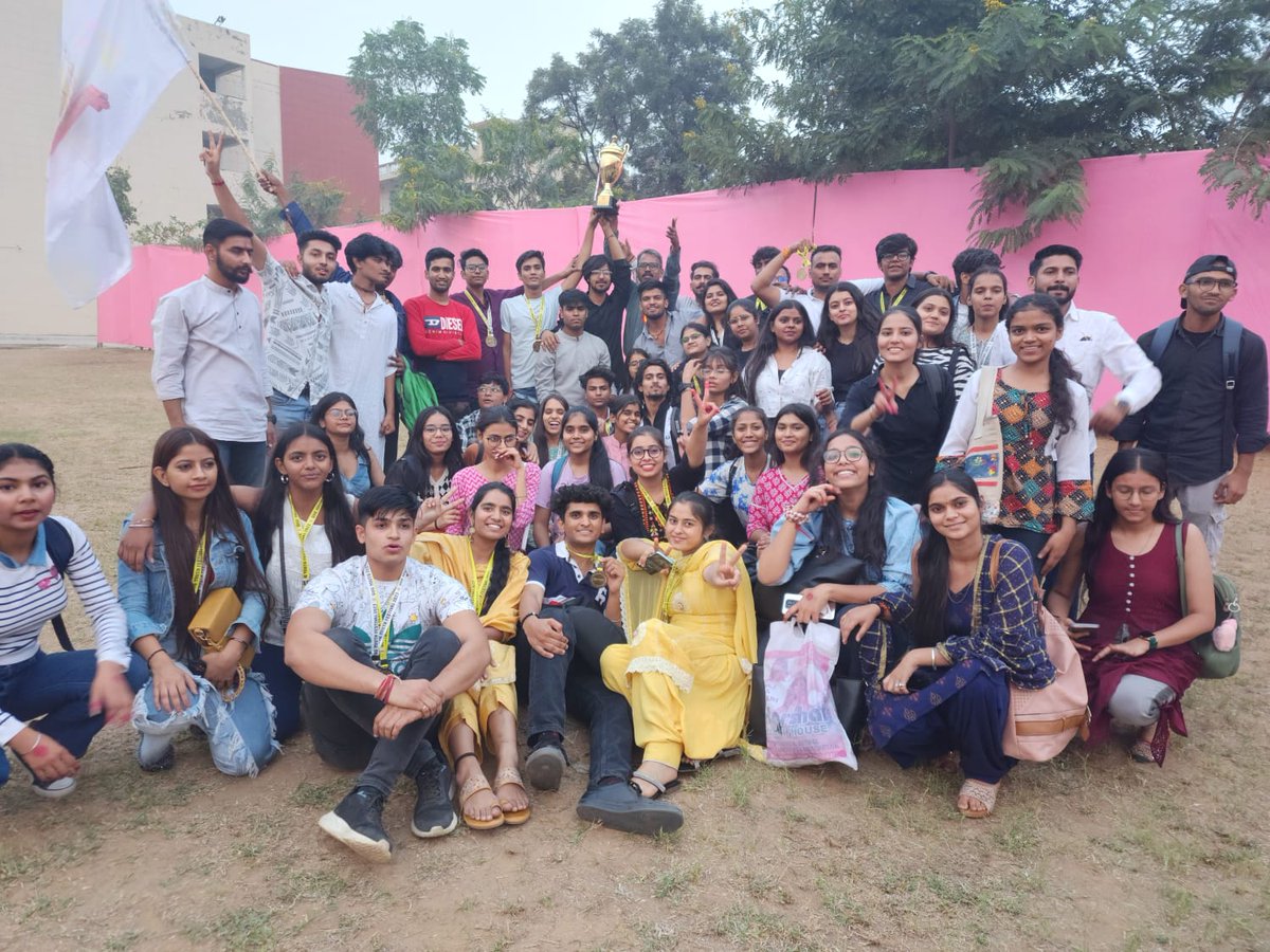 MediaStudiesggu's tweet photo. We did it again..! 🎉🎉
Students of the Department of Media Studies won Gold in Mime, Haryanvi Folk Singing, Hindi Act and Documentary. And Silver Medal in Haryanvi Skit, Qawwali, Poetry.
We congratulate all the students and teams on their achievements.
@gurugramuniver1 https://t.co/wLjHdu9QBa