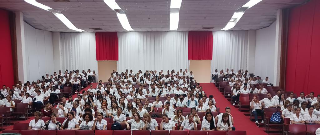 Esta Revolución es la Revolución de nuestro pueblo; es la Revolución de nuestros estudiantes. Juntos la hicimos. Juntos la defendemos. Somos la misma cosa y no podemos dejar jamás de serlo.
Feliz día de los Estudiantes
 #UCMLT #FEUCMLT 
<a href="/aylinalvarezG/">Aylín Alvarez García</a> <a href="/JulioMorejonP/">Julio Emilio Morejón Pérez</a> 
<a href="/MINSAPCuba/">Ministerio de Salud Pública de Cuba</a>