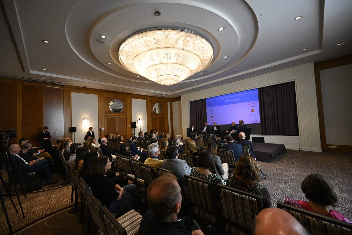 Diario Médico (@diariomedico) on Twitter photo <a href="/GVAsanitat/">GVA Sanitat</a> <a href="/AstraZenecaES/">AstraZeneca España</a> <a href="/BayerEspana/">Bayer España</a> <a href="/GileadSciences/">Gilead Sciences</a> <a href="/GSK_ES/">GSK España</a> @LillyES <a href="/SiemensHealthES/">Siemens Healthineers</a> <a href="/DanielAparicio/">Daniel Aparicio</a> <a href="/westinvalencia/">The Westin Valencia</a> #EncuentrosDM | ➡️Empieza la mesa redonda para tratar:
☑️ Perspectiva profesional.
☑️Recursos humanos y talento.
☑️Innovación.
☑️Investigación.
☑️Digitalización.
Modera: <a href="/yoyobustelo/">Manuel F. Bustelo</a> ✍️ <a href="/GVAsanitat/">GVA Sanitat</a> <a href="/AstraZenecaES/">AstraZeneca España</a> <a href="/BayerEspana/">Bayer España</a> <a href="/GileadSciences/">Gilead Sciences</a> <a href="/GSK_ES/">GSK España</a> @LillyES <a href="/SiemensHealthES/">Siemens Healthineers</a> <a href="/DanielAparicio/">Daniel Aparicio</a> <a href="/westinvalencia/">The Westin Valencia</a> #EncuentrosDM | ➡️Empieza la mesa redonda para tratar:
☑️ Perspectiva profesional.
☑️Recursos humanos y talento.
☑️Innovación.
☑️Investigación.
☑️Digitalización.
Modera: <a href="/yoyobustelo/">Manuel F. Bustelo</a> ✍️