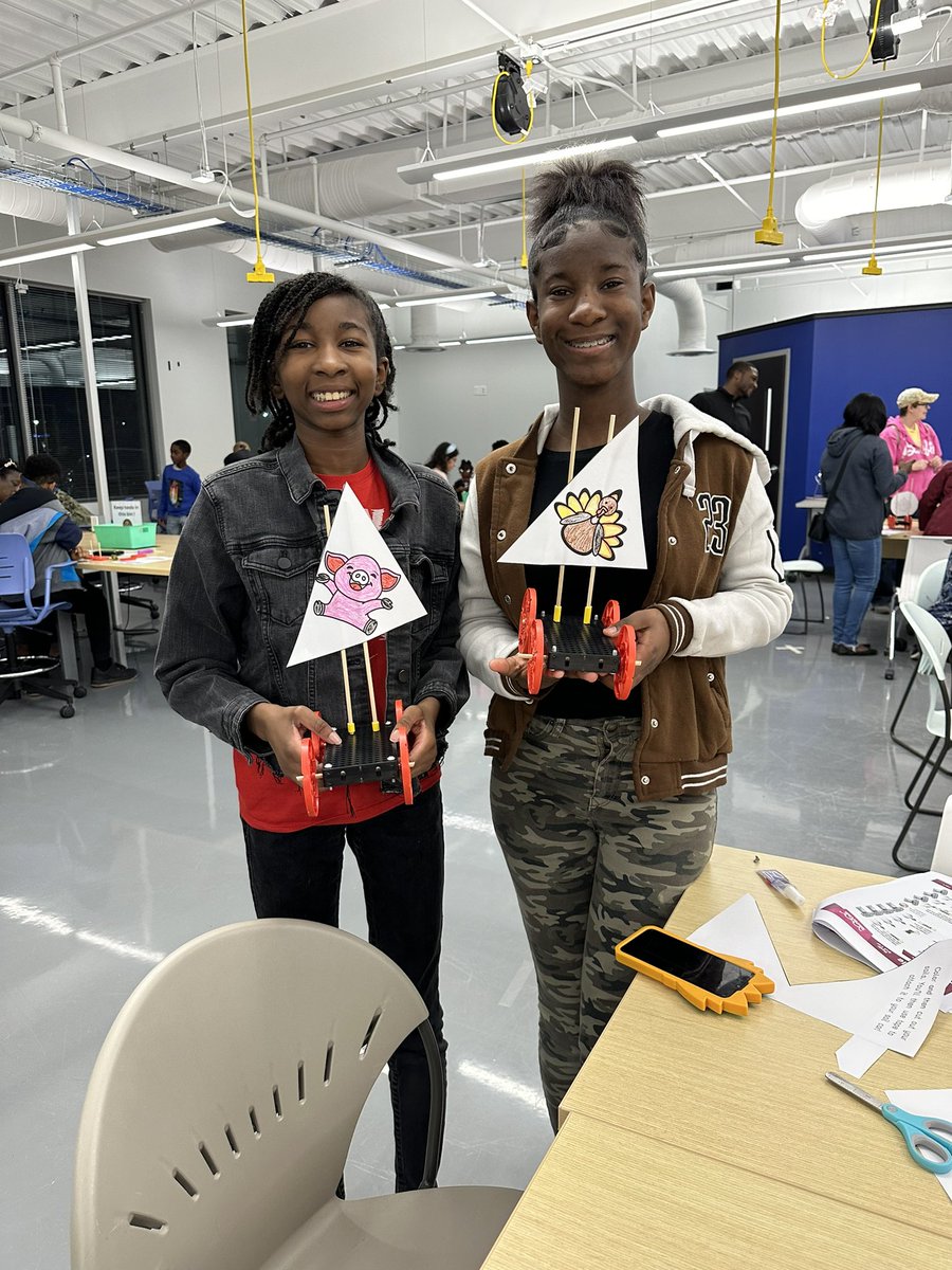ms_cagle's tweet photo. Had a blast last night volunteering at STEMsgiving at @odubcilab ! Kids had a lot of fun making their sail cars and racing to see if team Turkey or team Ham would come out on top. @extentofthemind @karen_sanzo https://t.co/Bc6TksDXYZ