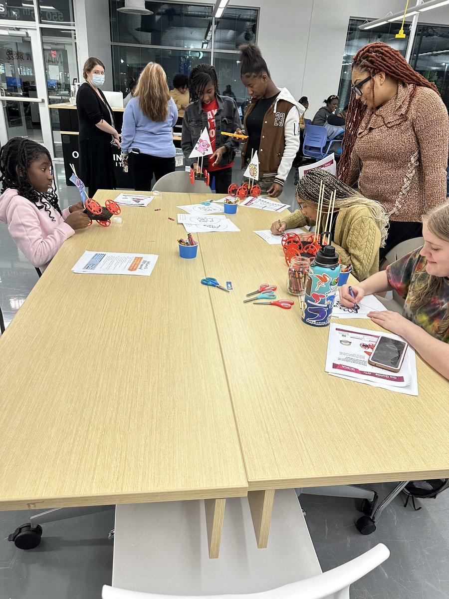 ms_cagle's tweet photo. Had a blast last night volunteering at STEMsgiving at @odubcilab ! Kids had a lot of fun making their sail cars and racing to see if team Turkey or team Ham would come out on top. @extentofthemind @karen_sanzo https://t.co/Bc6TksDXYZ