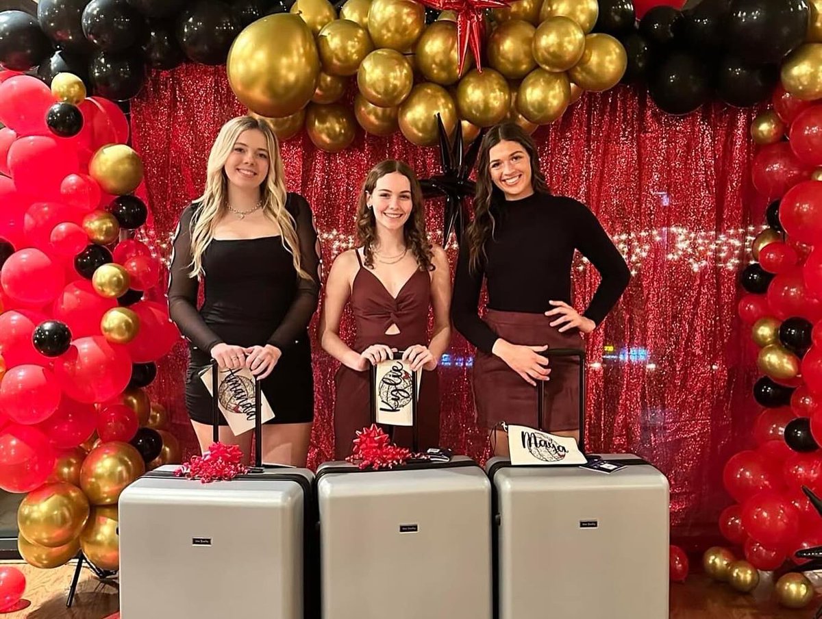 EFvolleyball's tweet photo. Well, that’s a wrap on the 2023-2024 volleyball season!  Good luck to the 3 seniors as they continue onto their next chapter! 🏐❤️🖤 https://t.co/Gf0Q45DqRt