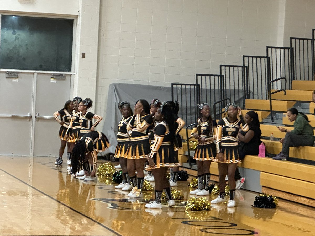 MrGuilford_RISE's tweet photo. Last night @APSSylvanHills gym was packed to capacity for our first game of the season. Our ladies got the W but our fellas fell short against Price but I love how everybody competed! #MovingfromGOOD2GREAT #SylvanREADY💛🖤 https://t.co/yr83cK7m1x