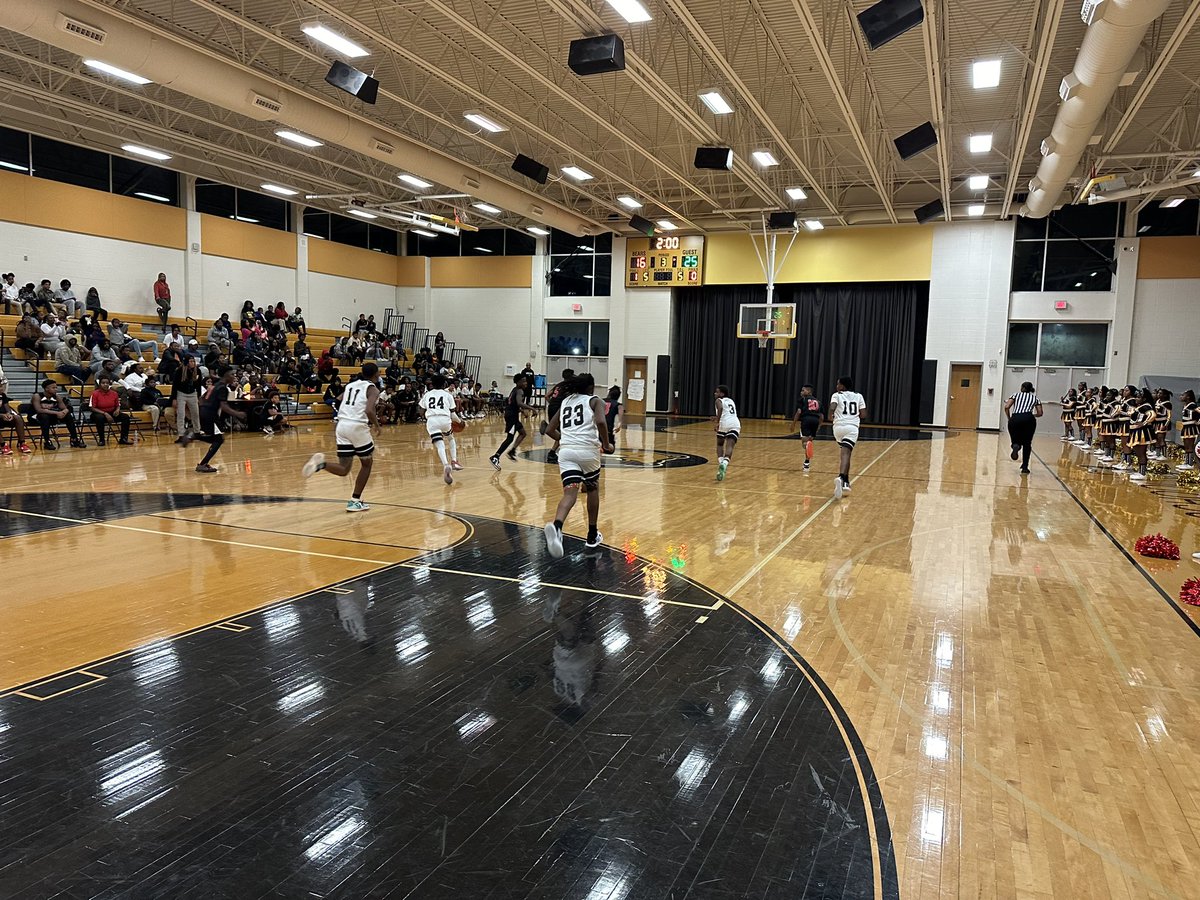 MrGuilford_RISE's tweet photo. Last night @APSSylvanHills gym was packed to capacity for our first game of the season. Our ladies got the W but our fellas fell short against Price but I love how everybody competed! #MovingfromGOOD2GREAT #SylvanREADY💛🖤 https://t.co/yr83cK7m1x