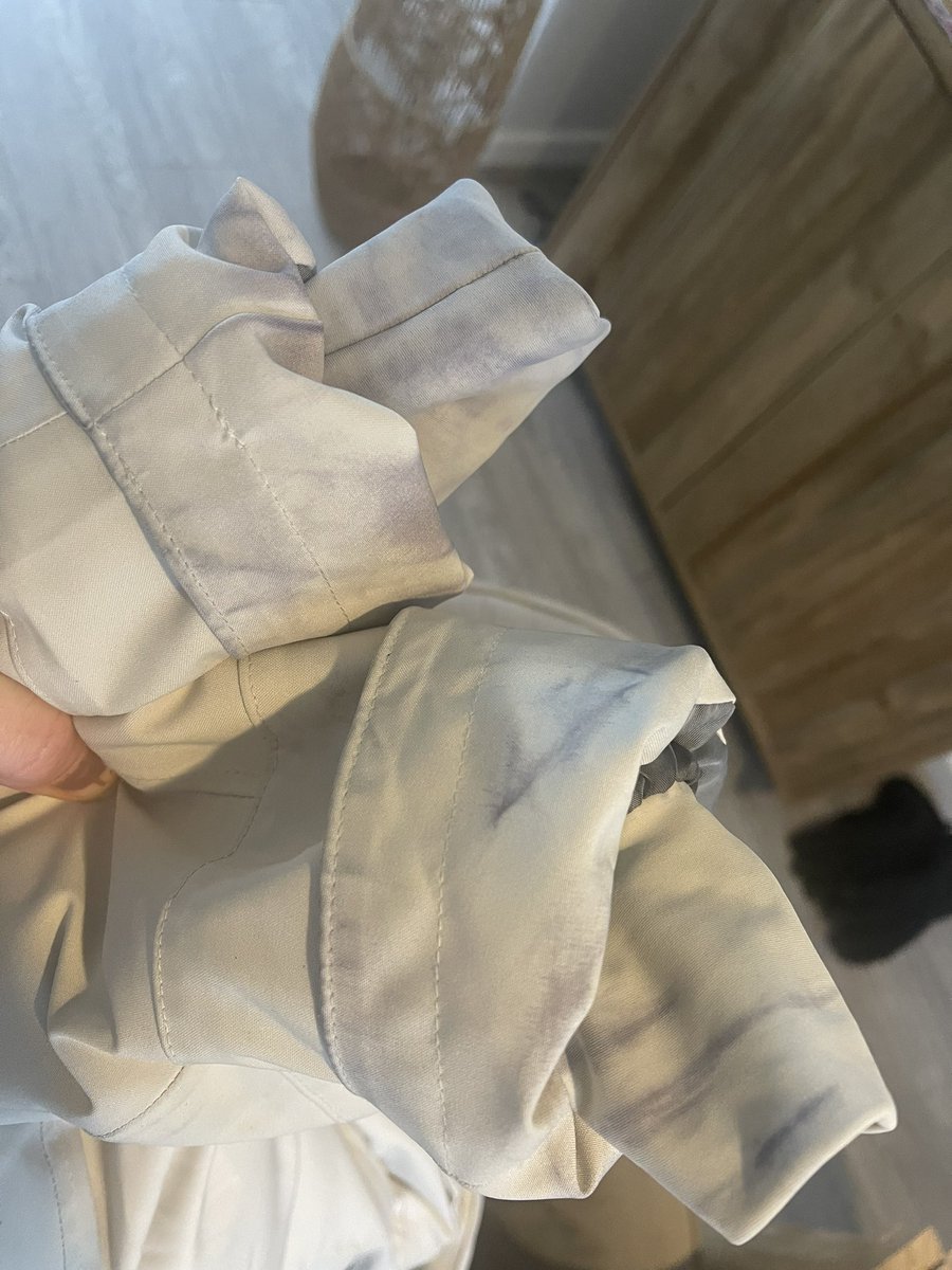 _shop_a_holic's tweet photo. @MartinSLewis am I right in thinking that consumer law states that @SportsDirectUK should reimburse me due to their faulty product causing damage to my coat? They are refusing to do anything about it. I have receipts for both the gloves bought from them and the new coat. Thanks https://t.co/2kfs9kiEX4