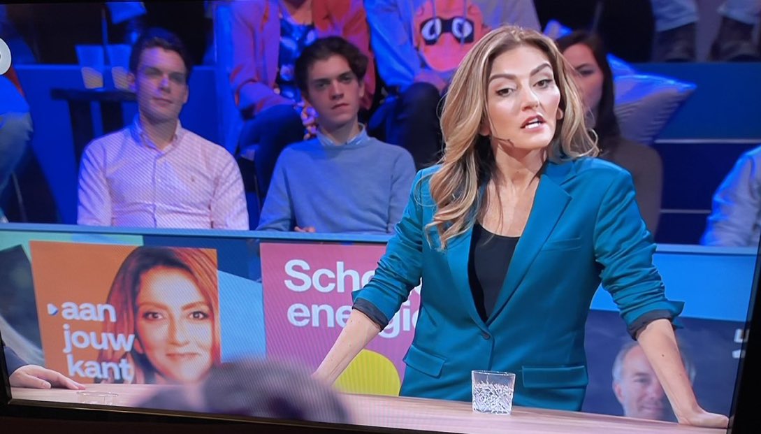 BertRorijeNL's tweet image. Geen enkele empathie vertelt haar lichaamstaal. En wat ze zegt zijn regelrechte jij-bakken en klinklare leugens. Het kan dus erger dan Rutte.