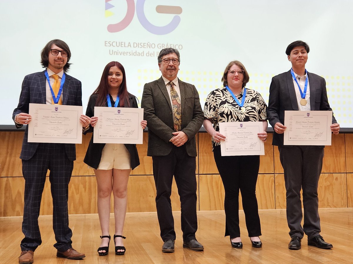 En la Ceremonia de Titulación de la Escuela de Diseño Gráfico de <a href="/Farcodiubb/">Facultad Arquitectura Construcción Diseño UBB</a> promoción 2018-2023 se entregó los respectivos diplomas de título y reconocimiento a estudiantes destacados. Actividad efectuada en el Campus Fernando May de <a href="/ubbchile/">U. del Bío-Bío</a> #Chillan