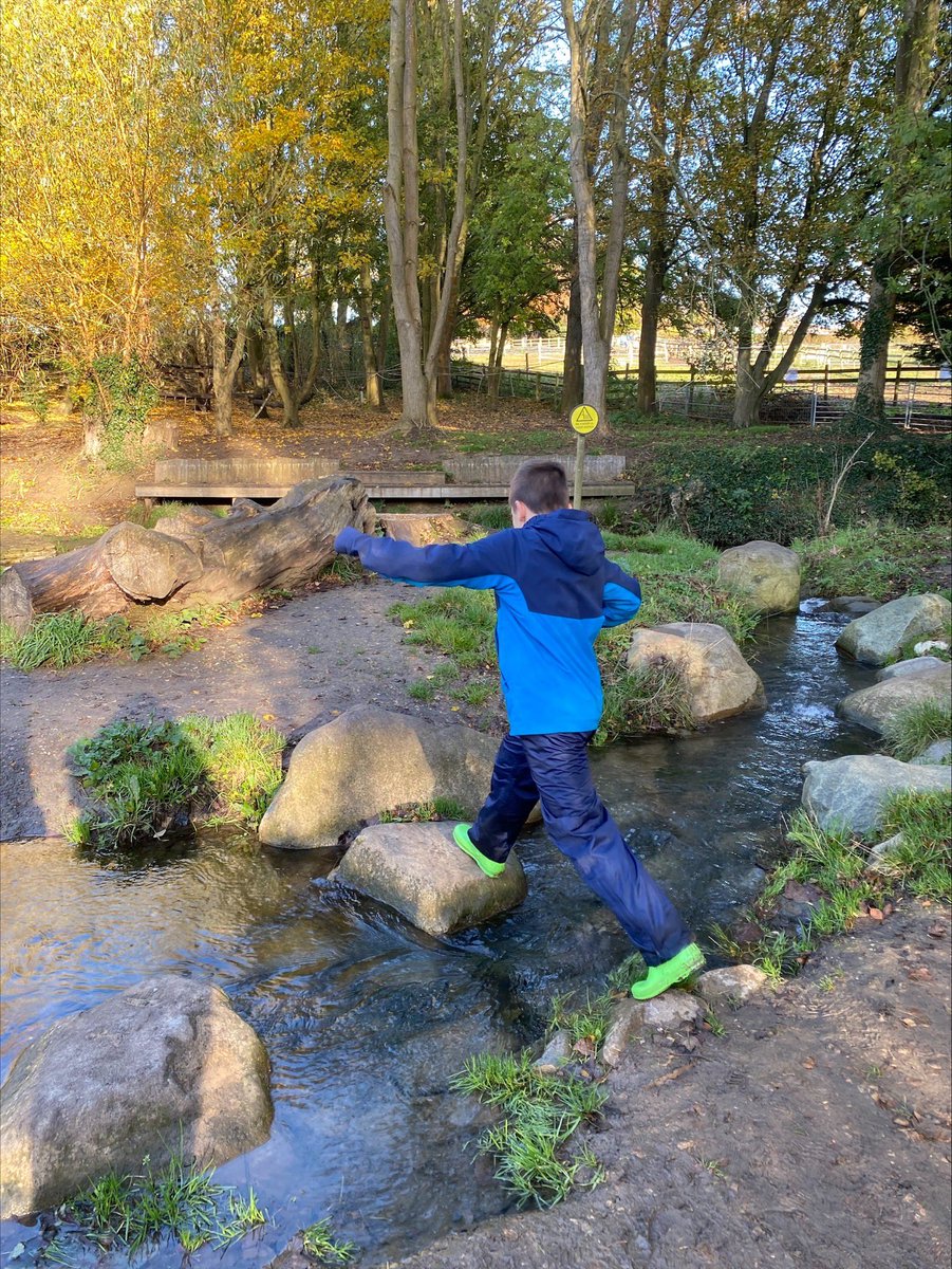 LakesHampton's tweet photo. A group of Hampton Lakes children are on an adventure to the farm today. They have arrived safely, explored and looked at the animals and had a VERY bumpy tractor ride! 🐷 🚜 🍂 @Sacrewell https://t.co/DEBln3xh2M