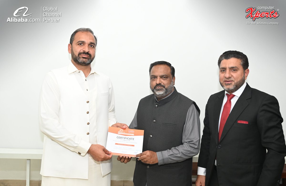 1ecommercexpert's tweet photo. Some #glimpse of Alibaba training Session on 16th NOV, 2023 (Thursday) at Sialkot #Business and Commerce Center (#SBCC). Attendees of Batch #19 receiving certificates for our FREE Alibaba Training Session.
#Batch19 #Alibabaplatform #Pakistan #Alibabaoffice #AlShifaHospital https://t.co/7r0RcTbQvo