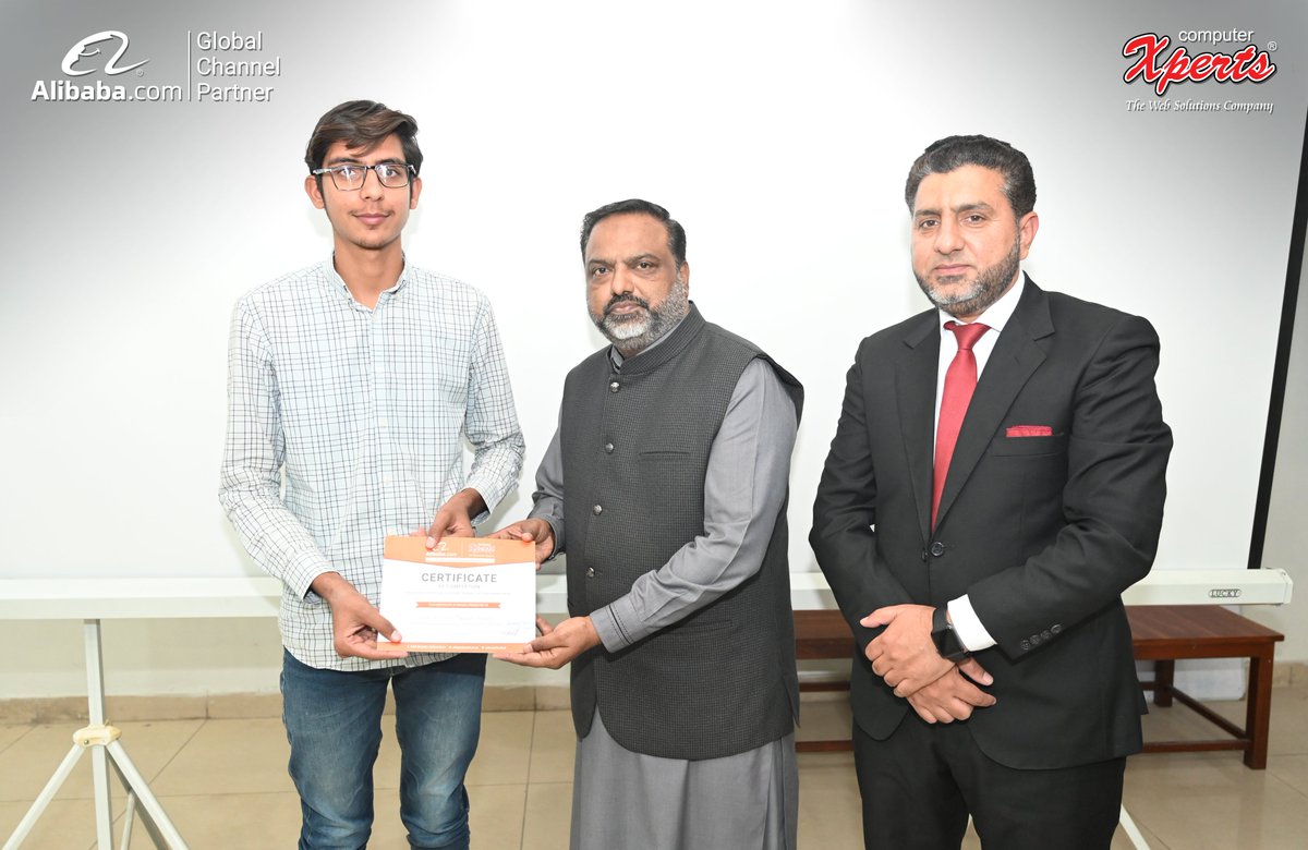 1ecommercexpert's tweet photo. Some #glimpse of Alibaba training Session on 16th NOV, 2023 (Thursday) at Sialkot #Business and Commerce Center (#SBCC). Attendees of Batch #19 receiving certificates for our FREE Alibaba Training Session.
#Batch19 #Alibabaplatform #Pakistan #Alibabaoffice #AlShifaHospital https://t.co/7r0RcTbQvo