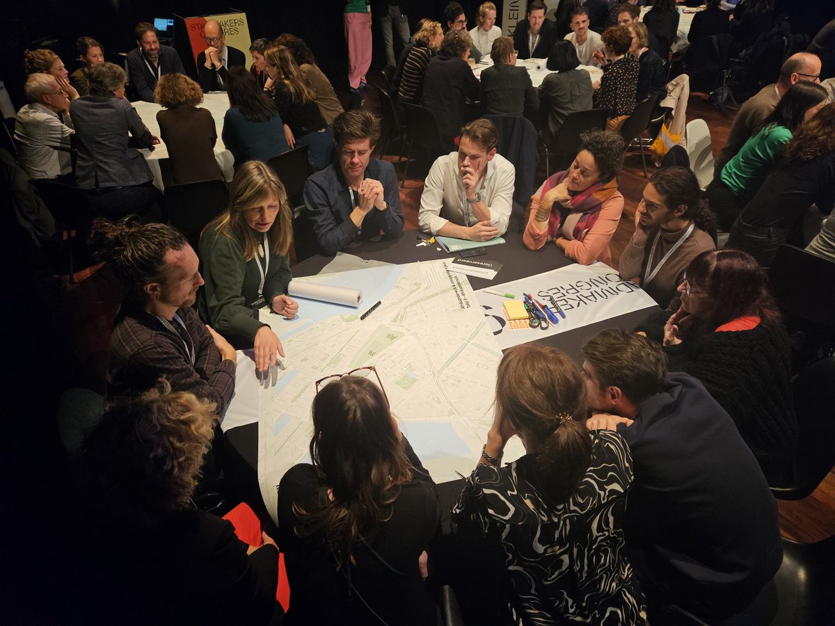milieucentrum's tweet photo. Volle bak bij de @RotterdamNP sessie tijdens 't #smc23 #Stadsmakerscongres in de Schouwburg vandaag. Op naar 'n bidboek / plan voor #RotterdamNationalParkCity 2030. Met als grote voorbeeld @LondonNPC. #Rotterdam is officieel genomineerd!!! https://t.co/MN6aBzi15I