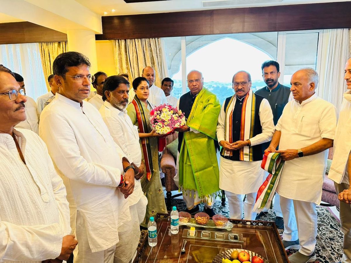 Famous actress, Senior BJP leader, Ex MP Vijayashanti Joins congress party in Telangana in presence of Sh. Mallikarjun Kharge. 

With her joining, Congress party gets a massive boost before the assembly elections.